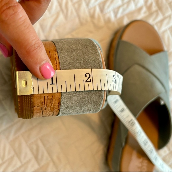 Sorel suede slides, size 9 - Picture 6 of 8